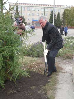 Ипатов в Петровске: от елки до капусты