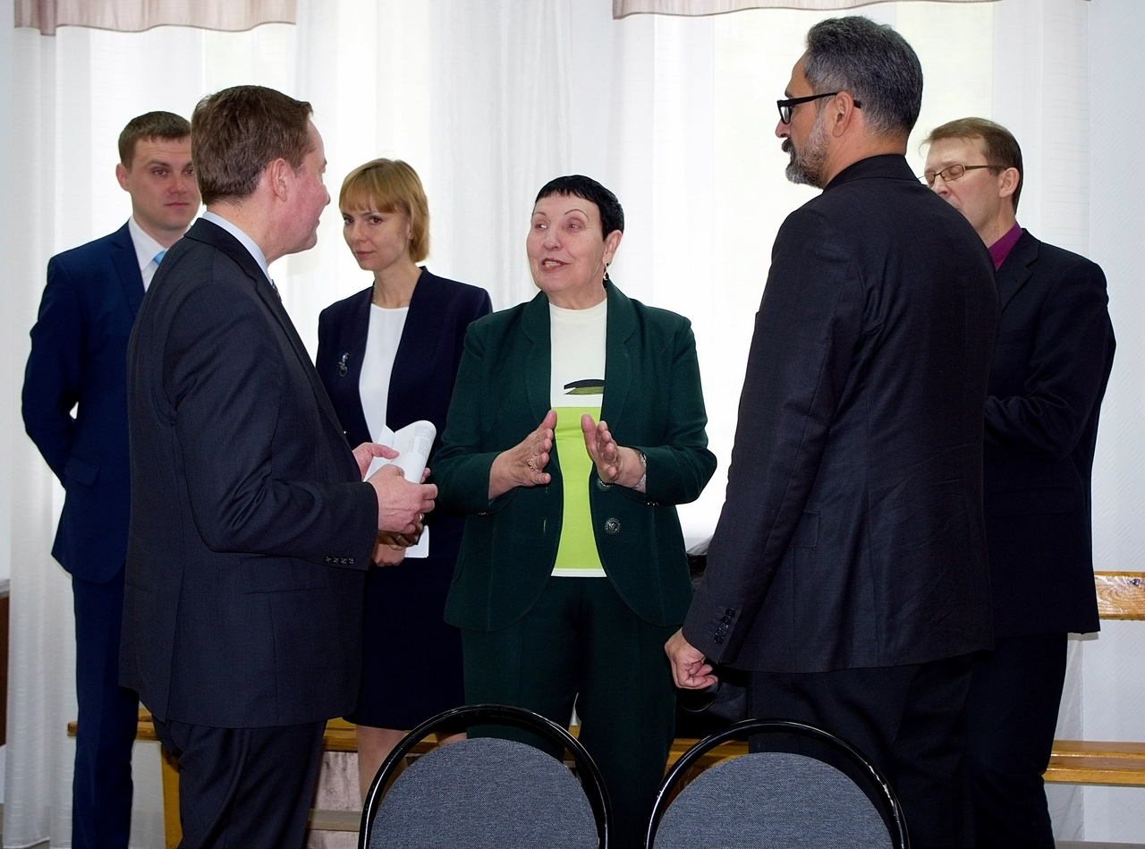 Тамара Юнгейм (в центре) встречает Российско-германскую правительственную делегацию