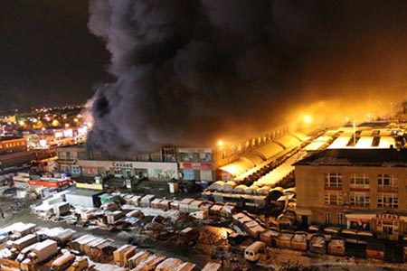 Потерпевшие от пожара на Сенном рынке просят возвратить уголовное дело прокурору