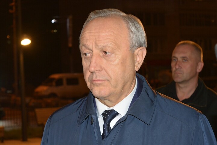 Радаев уходит в негатив: губернатор оказался в числе «позитивных» аутсайдеров среди глав регионов страны