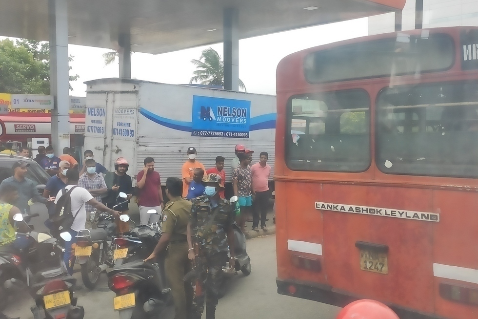 «Они более-менее успокоились, когда сожгли один автобус»: жительница Саратова рассказала о том, как три месяца провела в революционной Шри-Ланке