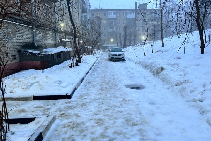Уборка снега. В Саратове расторгли договор с руководителем муниципального учреждения, которое плохо очищало улицы в одном из районов