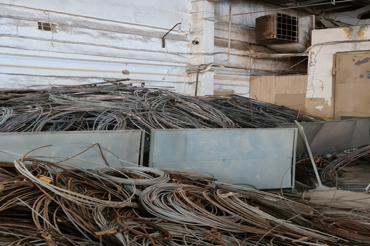 Мэрия продает еще 17 тонн проводов, снятых с трамвайных линий в Саратове
