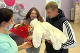 Саратовские врачи выходили новорожденную девочку, которая родилась на три месяца раньше срока (она весила всего 740 граммов)