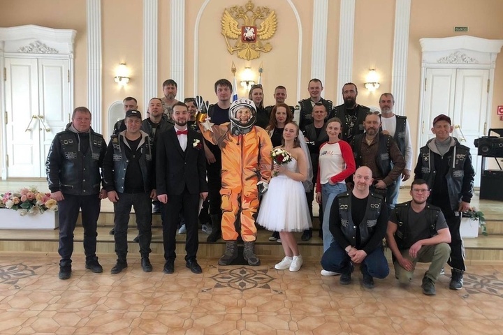 С Гагариным или на мотоциклах: в ЗАГСе рассказали о необычных свадьбах