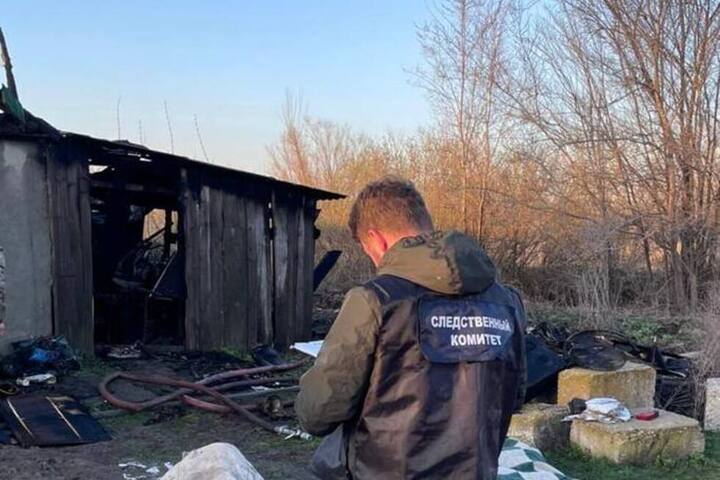 Двое мужчин и женщина погибли в горящем доме в Саратовской области