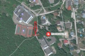 В Саратове уже полгода ждут желающих купить здание и 7 тысяч «квадратов» земли в лесной зоне на Кумыске (пока они принадлежат оборонному предприятию)