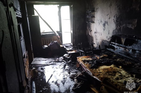 Пожарные спасли женщину из горящей квартиры. Позднее она скончалась