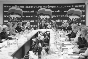 Посади свинью за стол