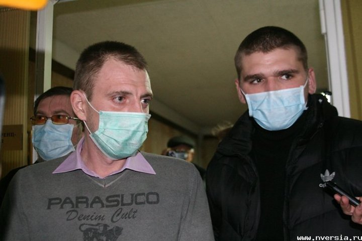 люди в масках заявили,что болеют туберкулезом и свинкой