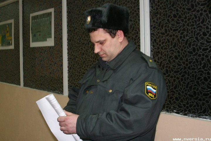 майор-Фрунзенского-отдела-полиции так и не смог заставить неизвестных снять маски