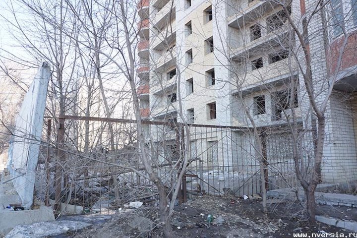 Недострой на улице Астраханская. Фото от 24 марта 2015 года