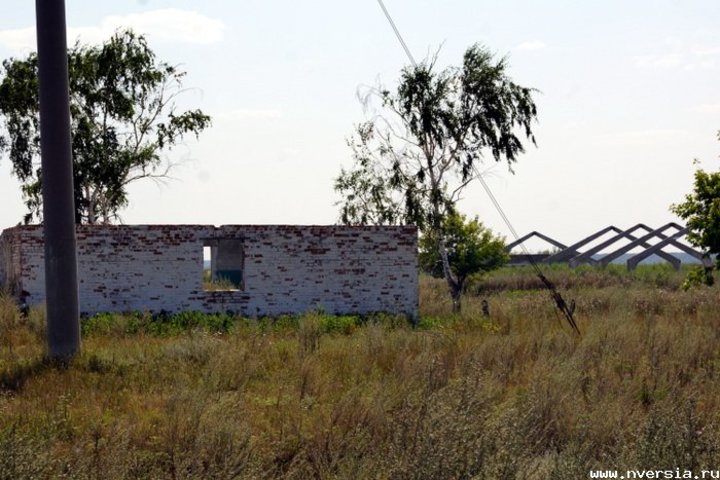 Развалины бывших колхозных хозяйств