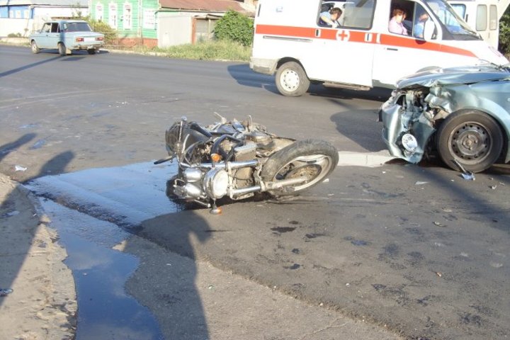 Авария на улице Комарова в Балаково