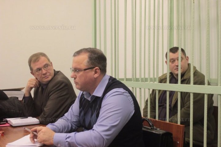 Адвокат защитник обвиняемый прокурор. Адвокат Ермаков Саратов.