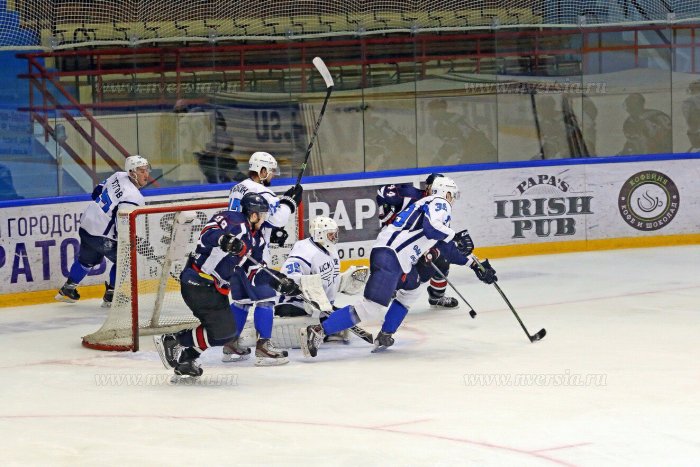 Хк дубрава самара 2008. Кристалл 2015 год команда. Кристалл счет. Кристалл саратов зал. Кристалл саратов - буран 2013-2014.