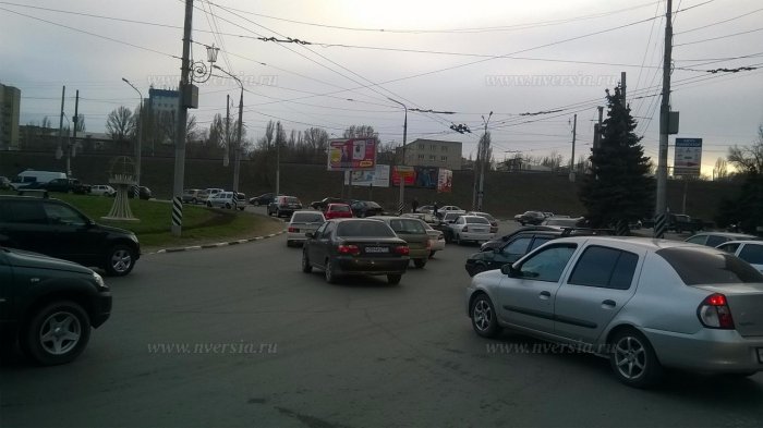 Пробка на ленинском спб. ДТП В Саратове сегодня в Ленинском районе. Авария сегодня в Ленинском районе между Саратовом и сторожкой.