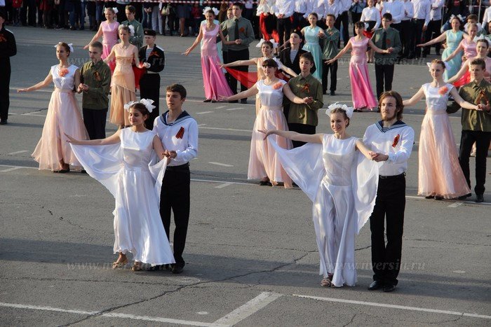 Белый вальс музыка. Саракташский вальс победы. Платье на вальс победы. Старинные вальсы (cd). Классический вальс движения.