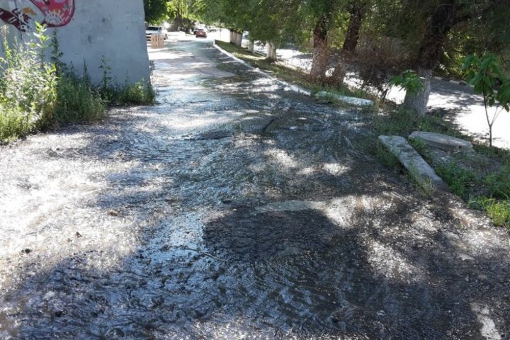 Вода в фрунзенском районе. Проспект славы парк интернационалистов вид сверху. Парк интернационалистов купчино. Глубина волковский пруд парк интернационалистов. Озеро в парке интернационалистов.