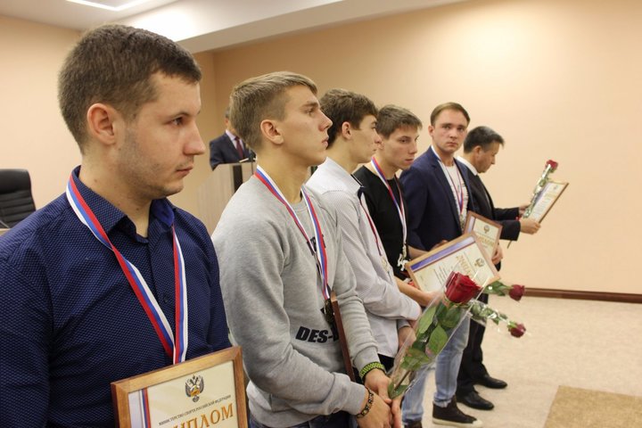 команда Турбина