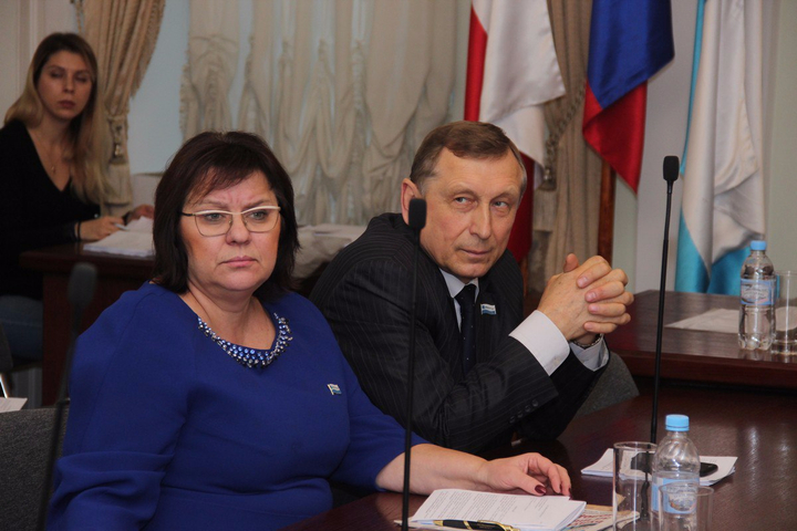 депутат гордумы Анатолий Серебряков (справа)
