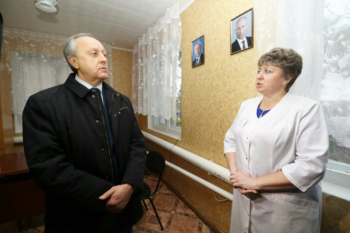 Губернатор Саратовской области Валерий Радаев во время посещения социальных объектов в Екатериновском районе