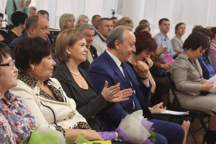 губернатор Саратовской области Валерий Радаев (в центре)
