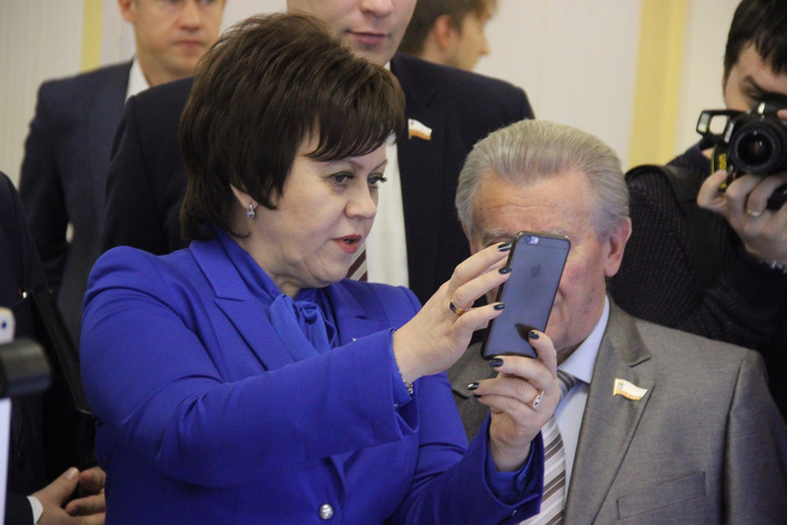 зампред правительства региона Валентина Гречушкина и председатель Общественной палаты Саратовской области Александр Ландо