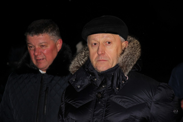 Губернатор Валерий Радаев (справа)