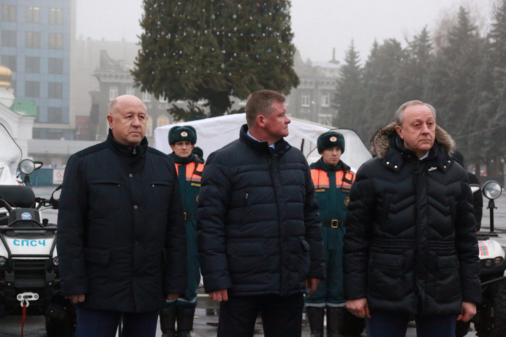 Слева направо: заместитель Председателя Правительства Саратовской области Александр Буренин, глава города Михаил Исаев, губернатор Валерий Радаев