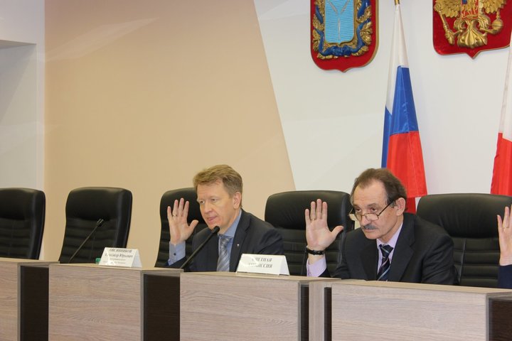 глава Балаково Александр Овсянников (слева)