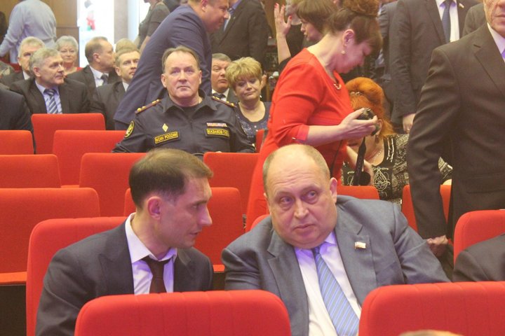 глава счетной палаты Андрей Саухин и министр здравоохранения Владимир Шульдяков