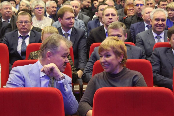 уполномоченный по защите прав предпринимателей Михаил Петриченко и уполномоченный по защите прав ребенка Татьяна Загородняя