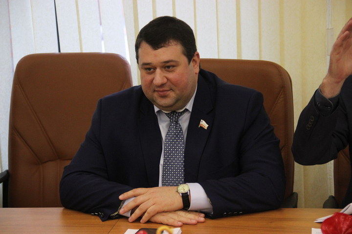 Депутат Станислав Денисенко