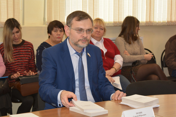 министр по делам территориальных образований Сергей Зюзин