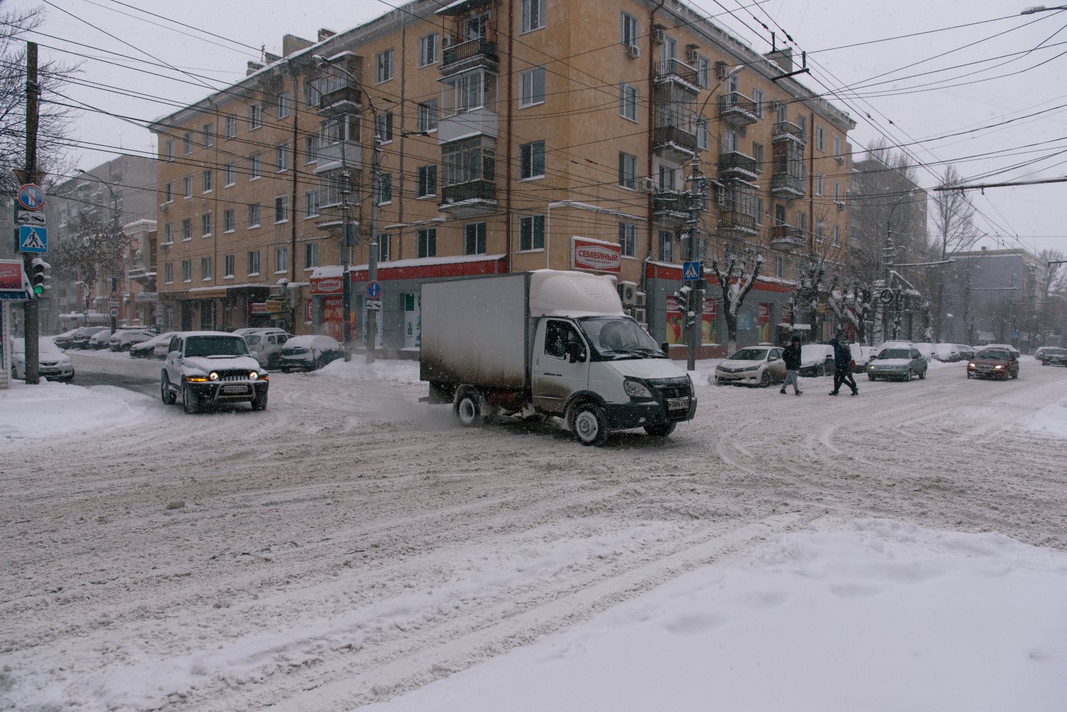 Погода в саратове 6 февраля. Гололед в Саратове. Снег в Саратове. Сильный снегопад Саратов. Погода в Саратове сегодня.