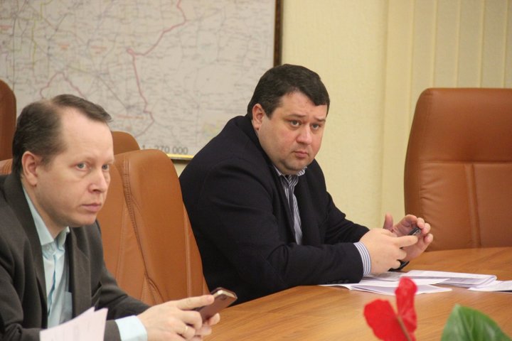депутат облдумы Станислав Денисенко (справа)