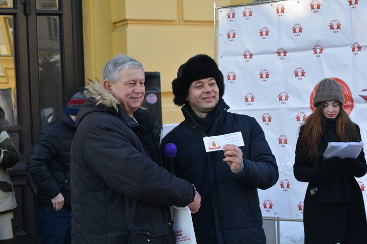 Проректор СГМУ Виктор Лойко (справа)