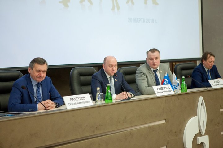 Слева направо: первый заместитель генерального директора - главный инженер ООО Газпром трансгаз Саратов Сергей Пахтусов, депутат Саратовской областной думы Леонид Чернощеков, депутат ГД РФ Виктор Дзюба, заместитель генерального директора по производству ООО Газпром трансгаз Саратов Андрей Романов