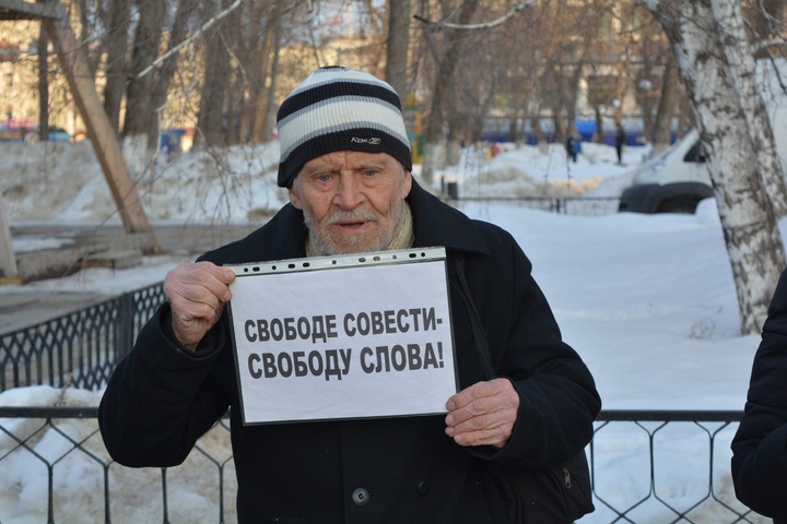 Участник пикета