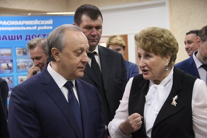 губернатор Валерий Радаев и глава Ассоциации муниципальных образований Людмила Жуковская