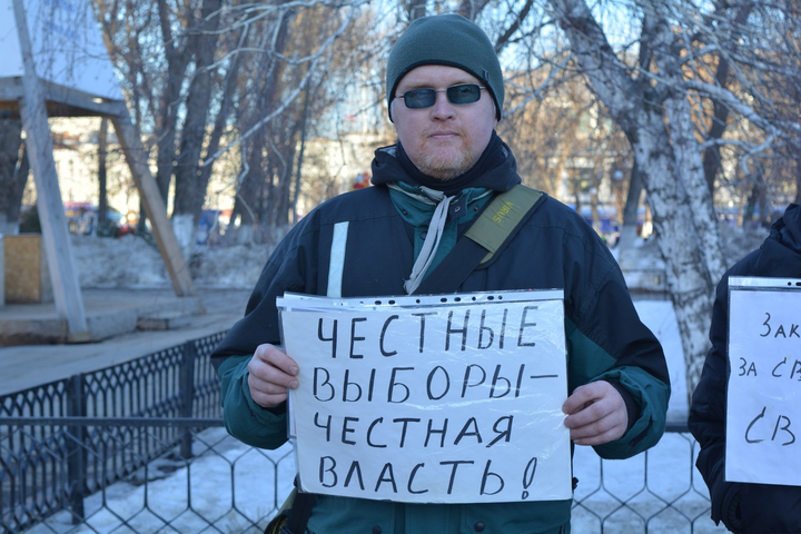гражданский активист Максим Тихонов