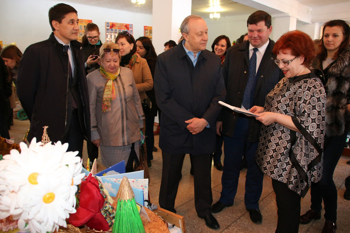 Валерий Радаев (в центре)