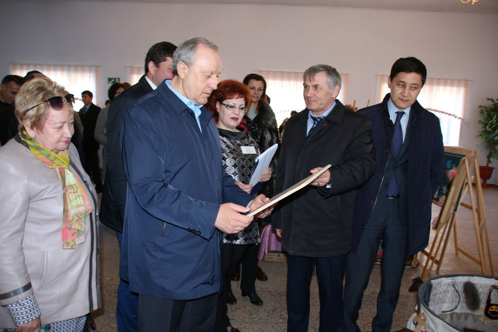 Валерий Радаев (в центре)