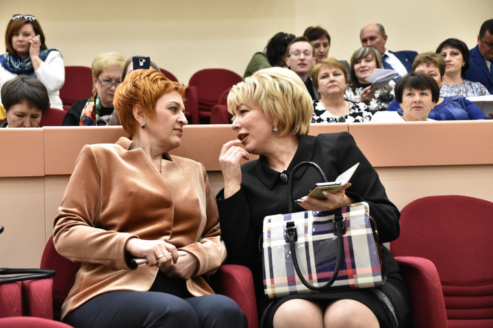 министр социального развития Лариса Колязина и министр культуры Татьяна Гаранина