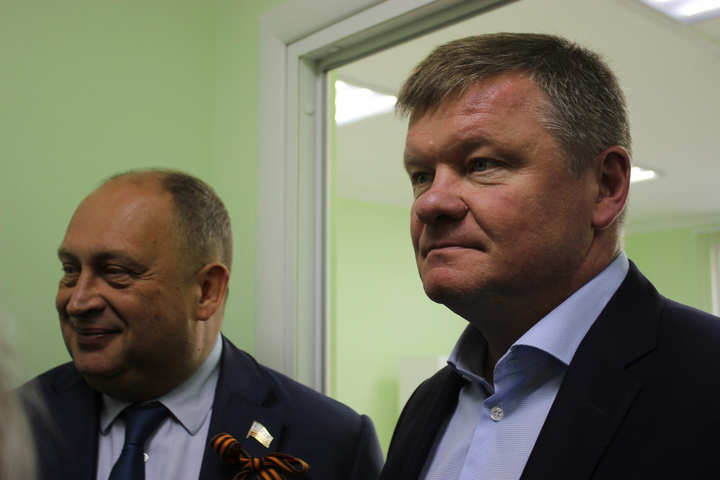 министр здравоохранения Владимир Шульдяков и глава Саратова Михаил Исаев