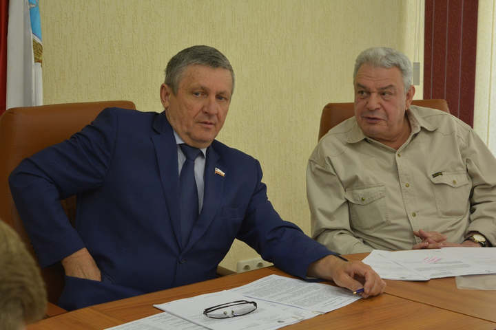 Депутаты Александр Санинский и Леонид Писной