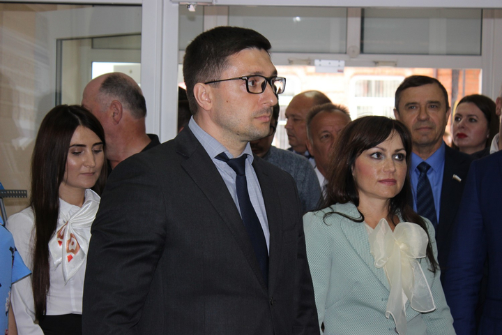 Министр экономического развития Саратовской области (справа)
