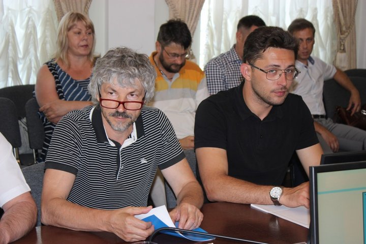 Член общественной палаты Всеволод Хаценко (справа)