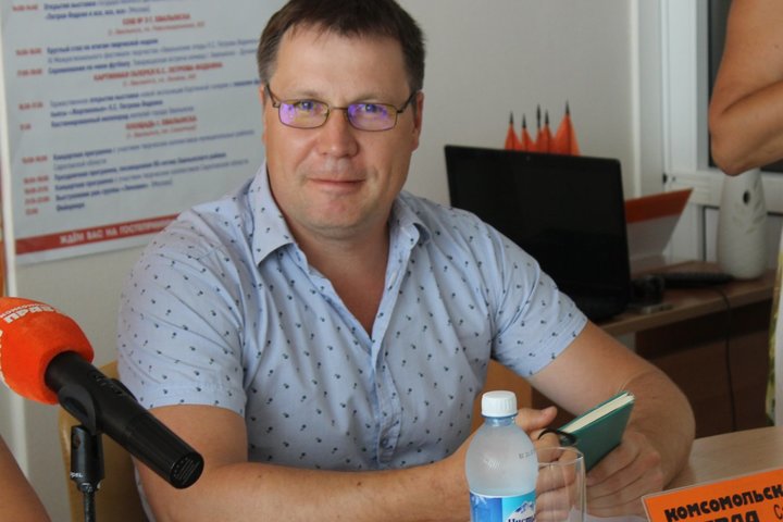 директор Саратовского областного художественного училища имени Боголюбова Илья Смирнов